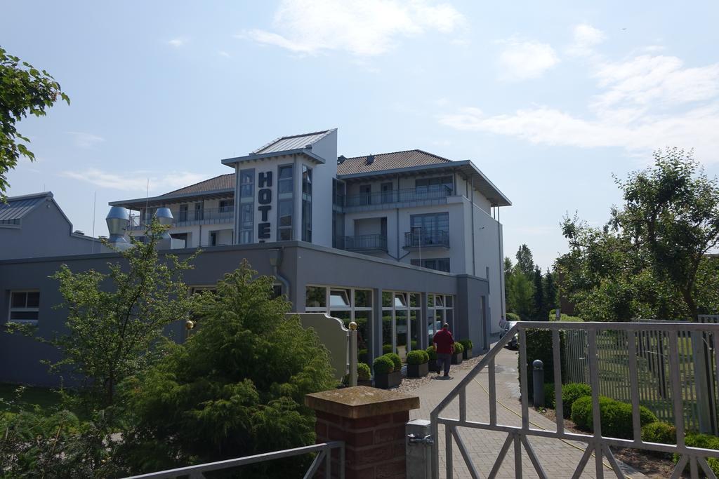 Hotel Till-Moyland Garni Екстер'єр фото