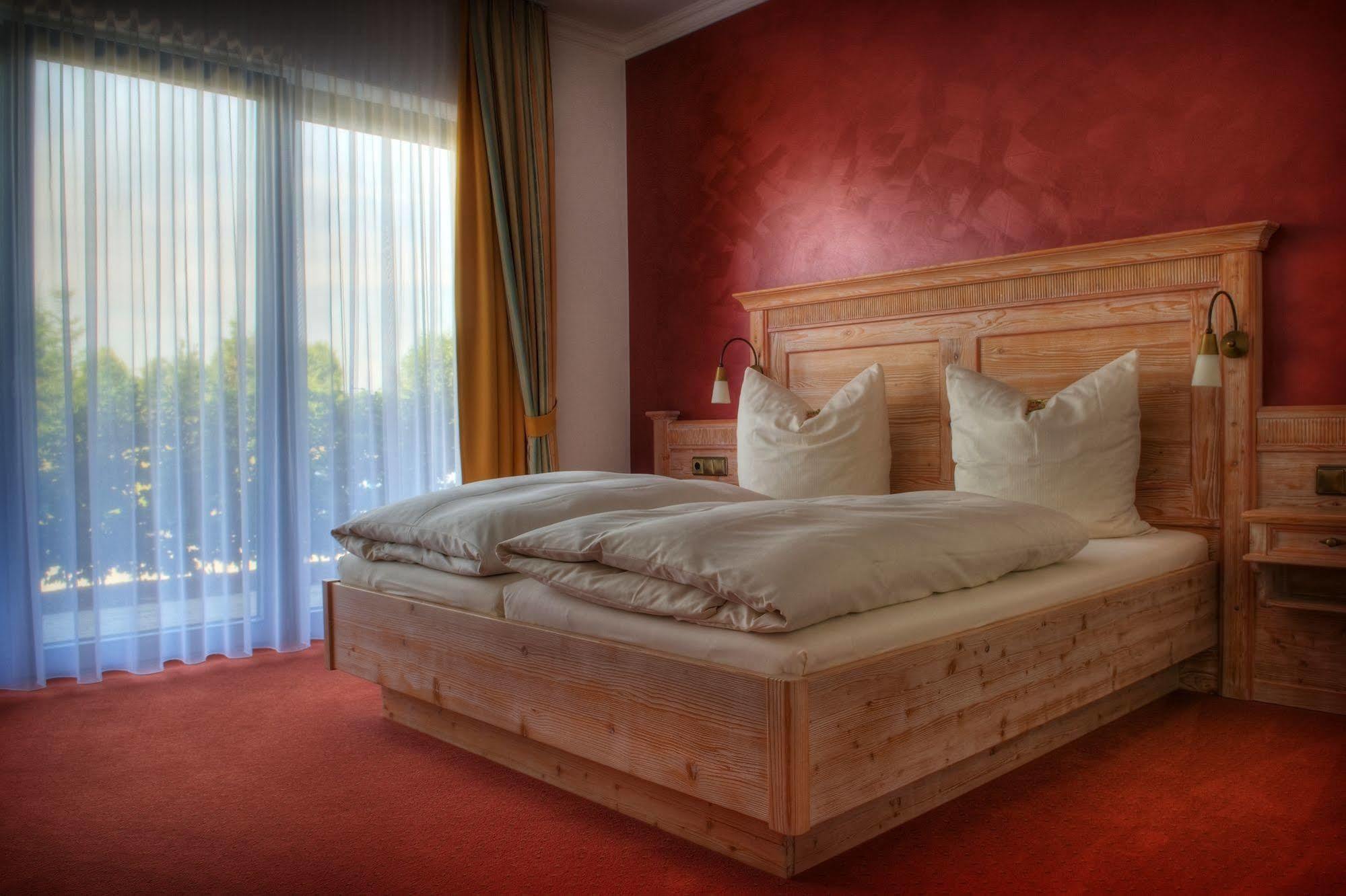 Hotel Till-Moyland Garni Екстер'єр фото