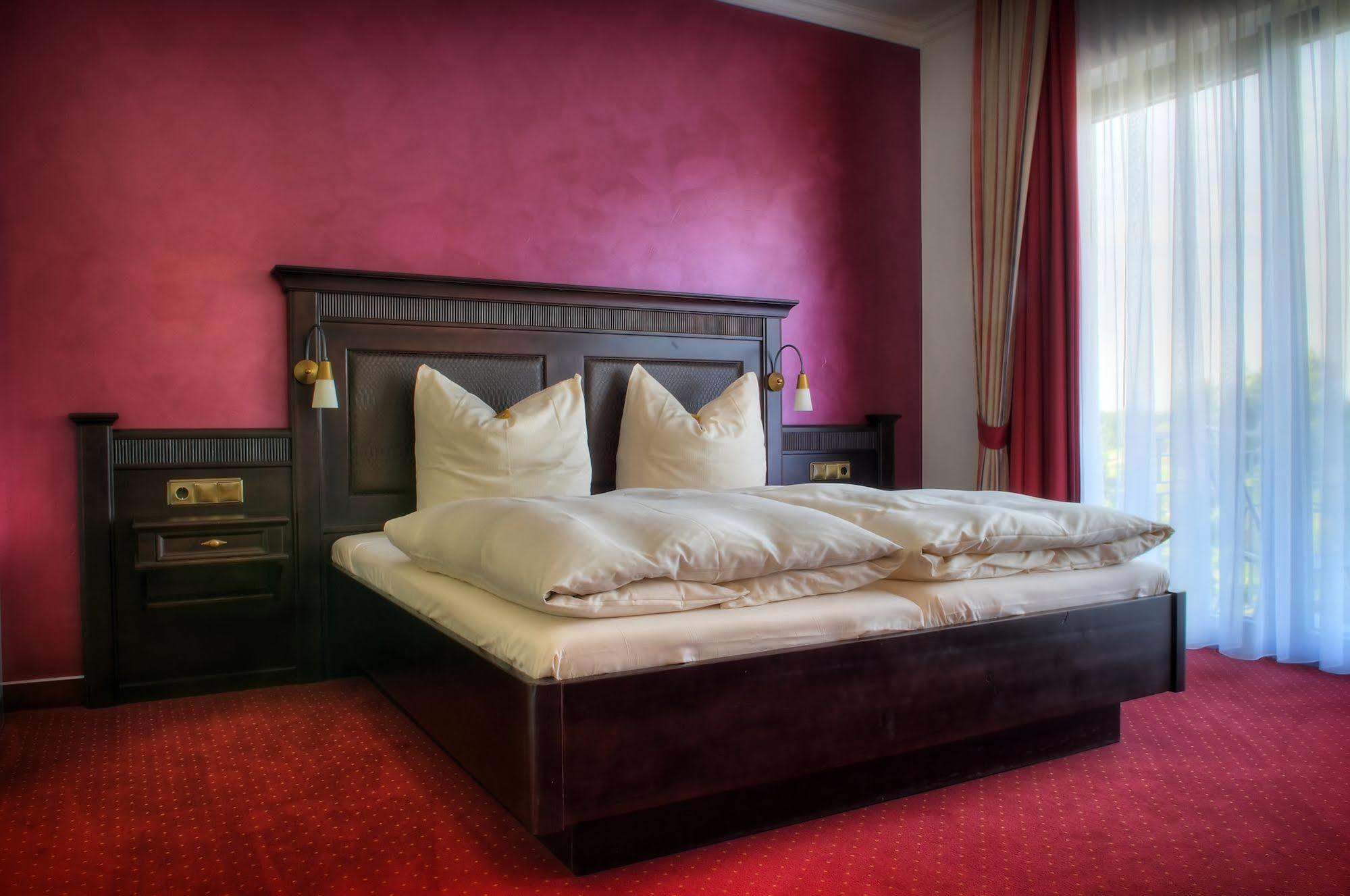 Hotel Till-Moyland Garni Екстер'єр фото
